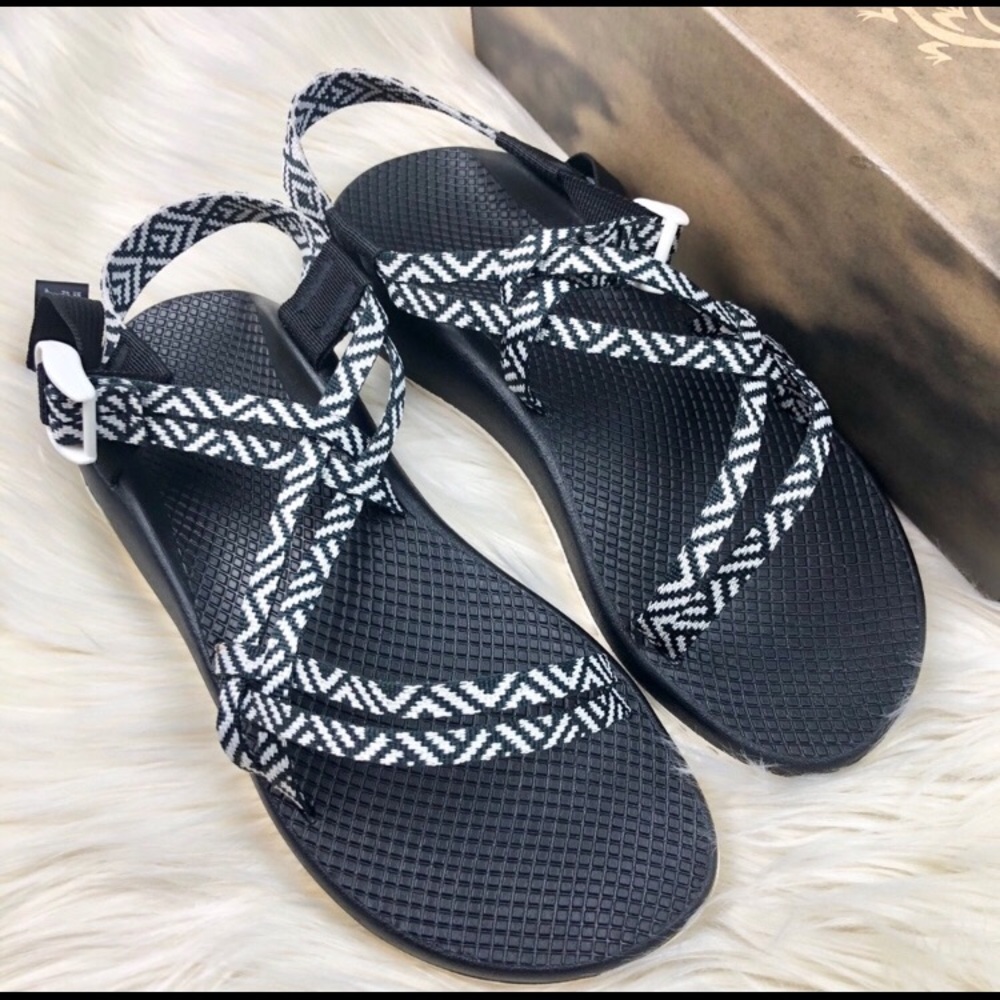 NIB Chaco Origami Black and White Sandals 10